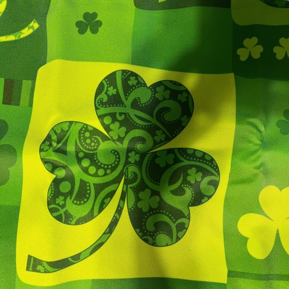 St.Patrick'S Day Table Runner 91 X 12 1/2 Inches Green & Lime Green Shamrocks - Picture 4 of 7